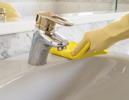 Bathroom sanitising for end of tenancy cleaning in Fulham